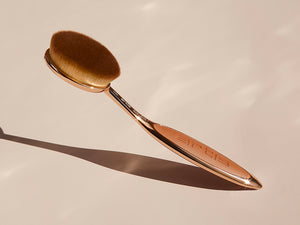 this is an image of the elite collection Oval 7 brush in rose gold finish